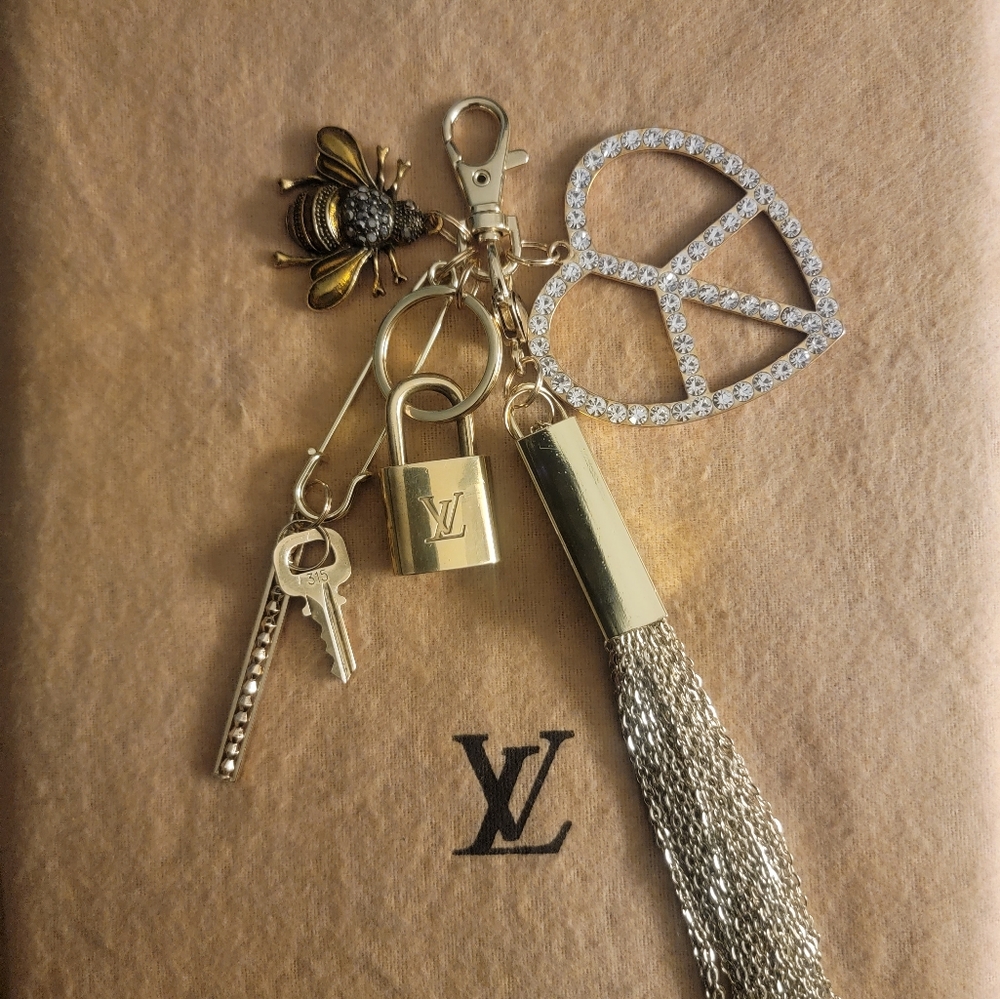 Louis VUITTON Lock & Key